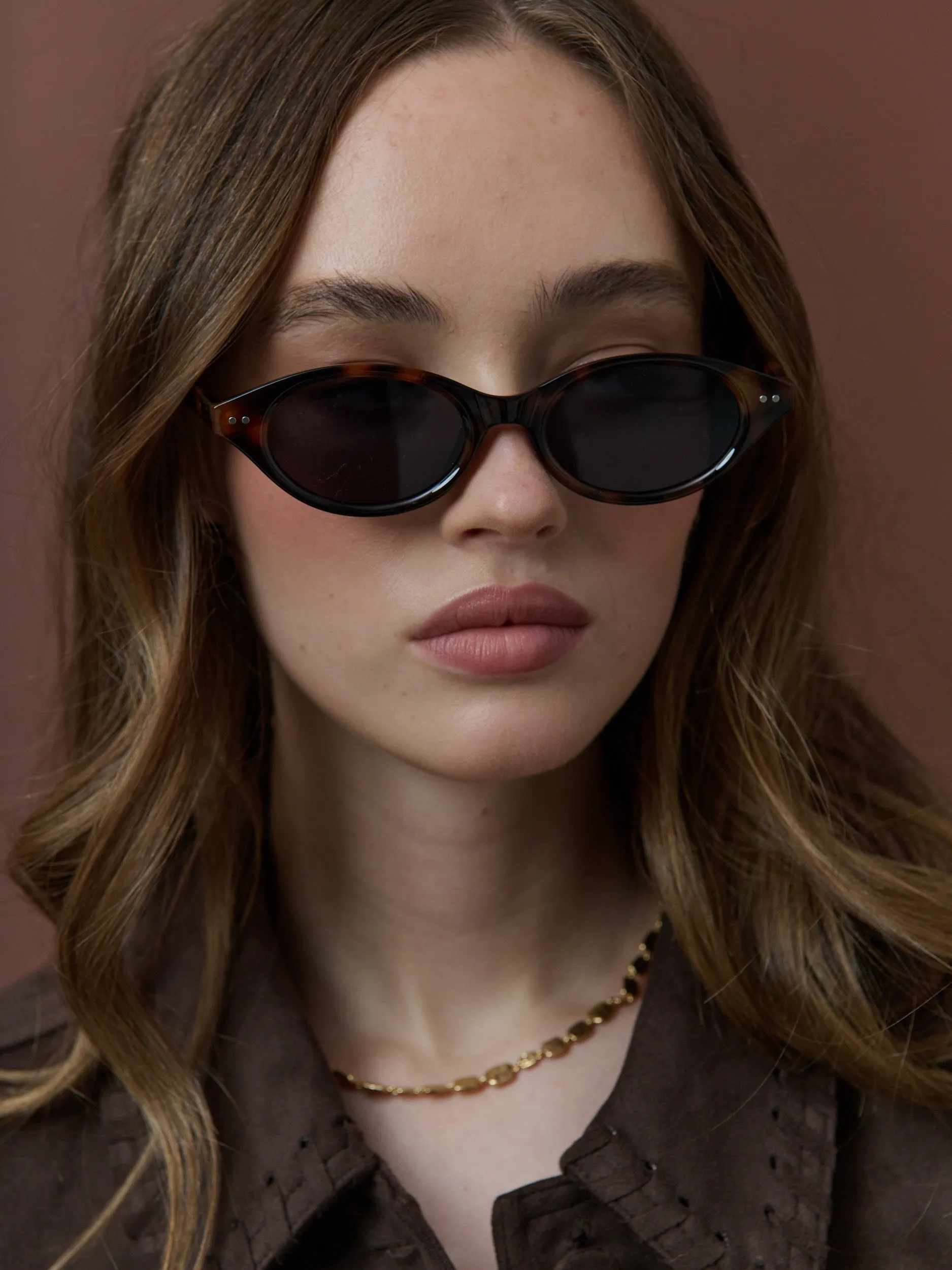 Aire Oval Frame Sunglasses in Black