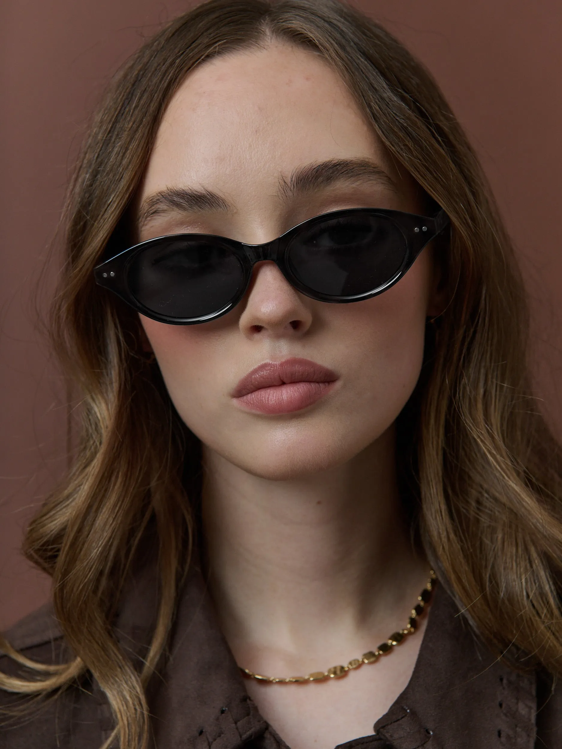 Aire Oval Frame Sunglasses in Black
