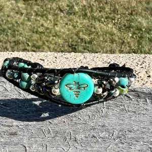 Beaded bee bracelet (Turquoise)