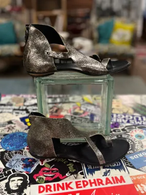 CYDWOQ HANDMADE METALLIC SANDALS (org$338)