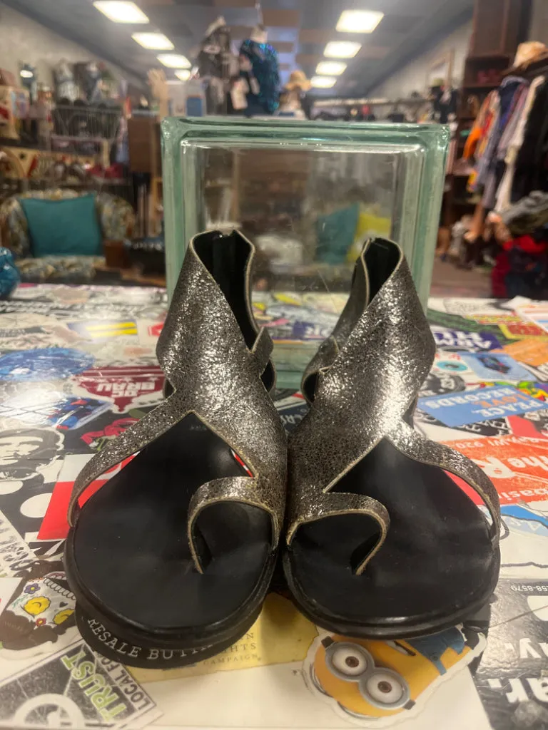CYDWOQ HANDMADE METALLIC SANDALS (org$338)
