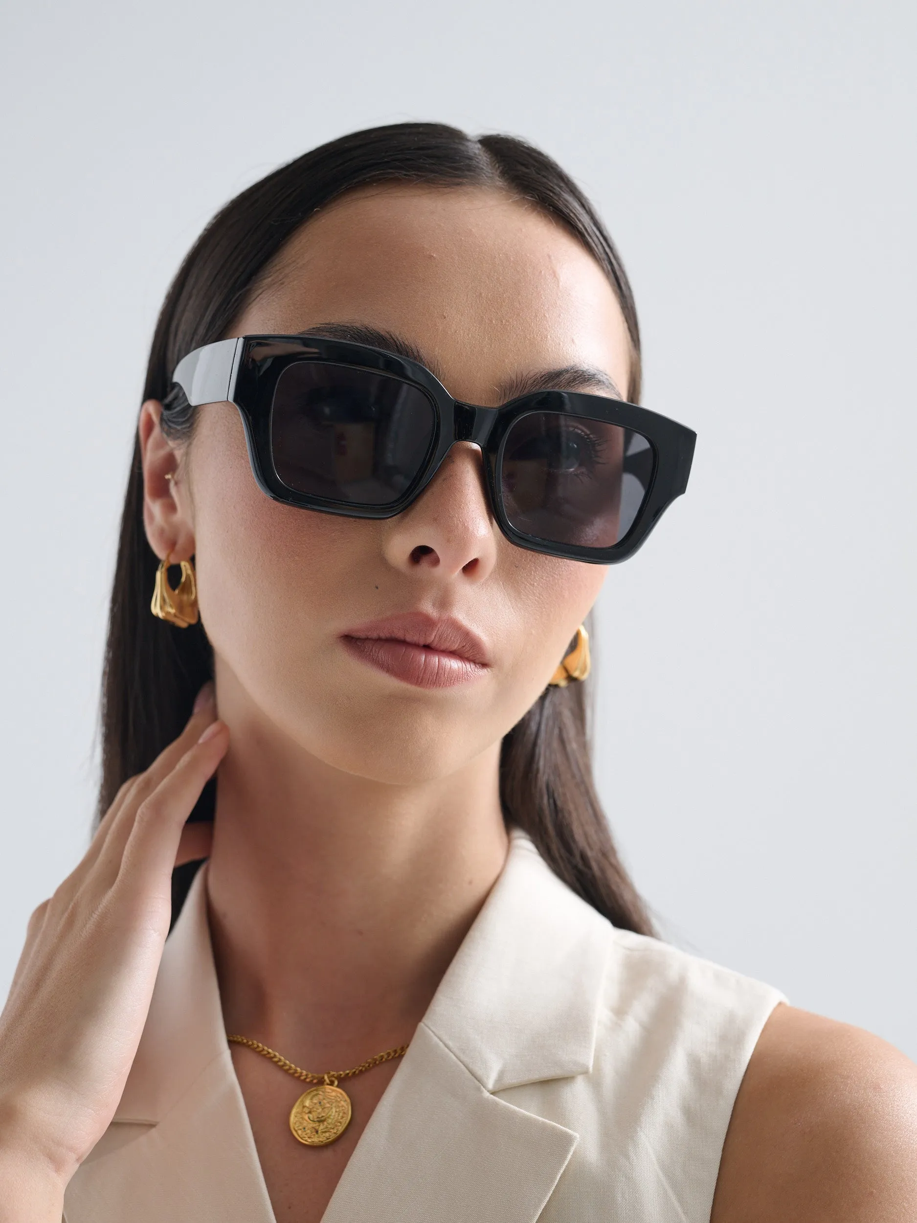 Jollie Angular Sunglasses in Black