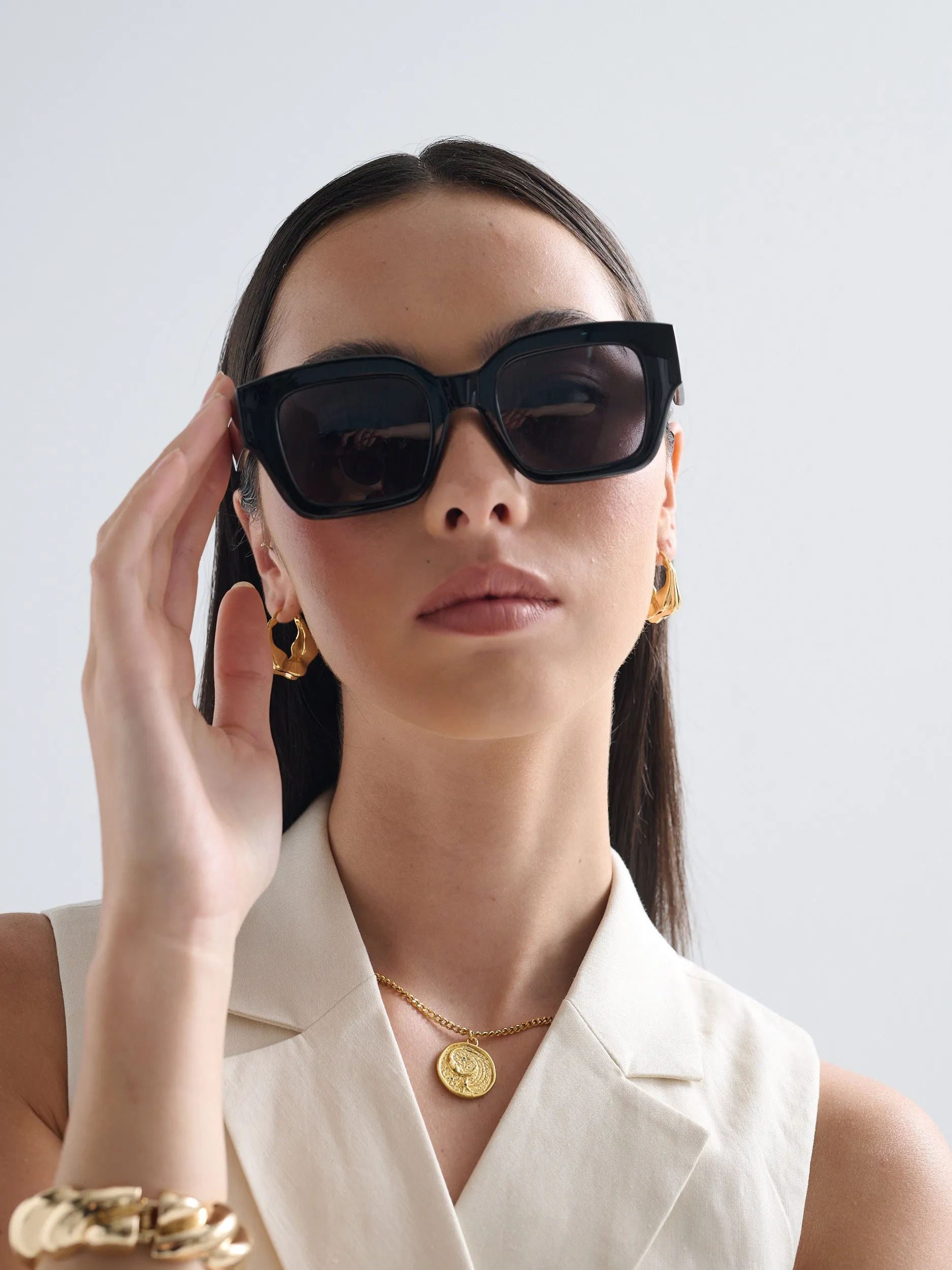 Jollie Angular Sunglasses in Black