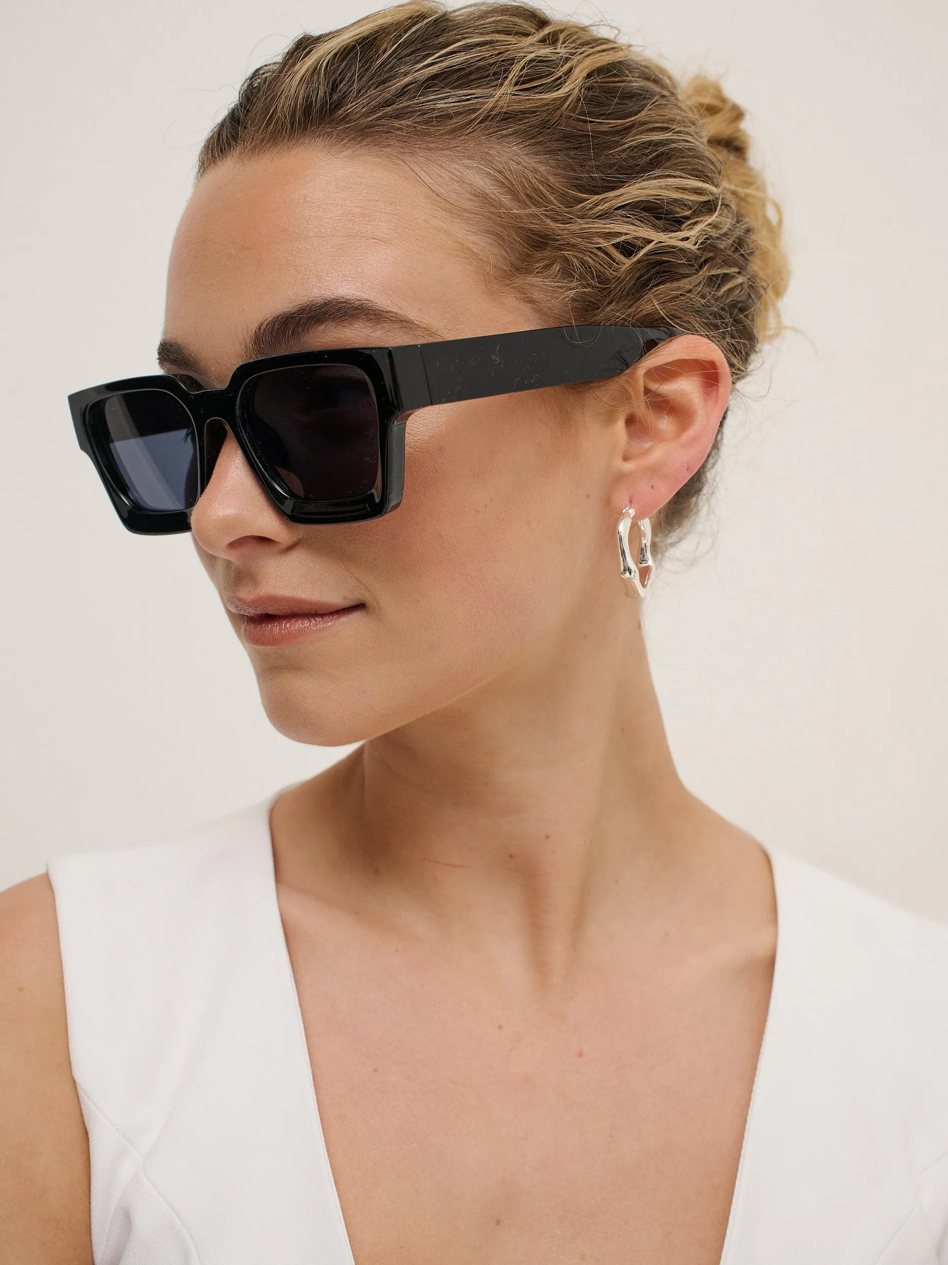 Jury Rectangular Sunglasses in Black