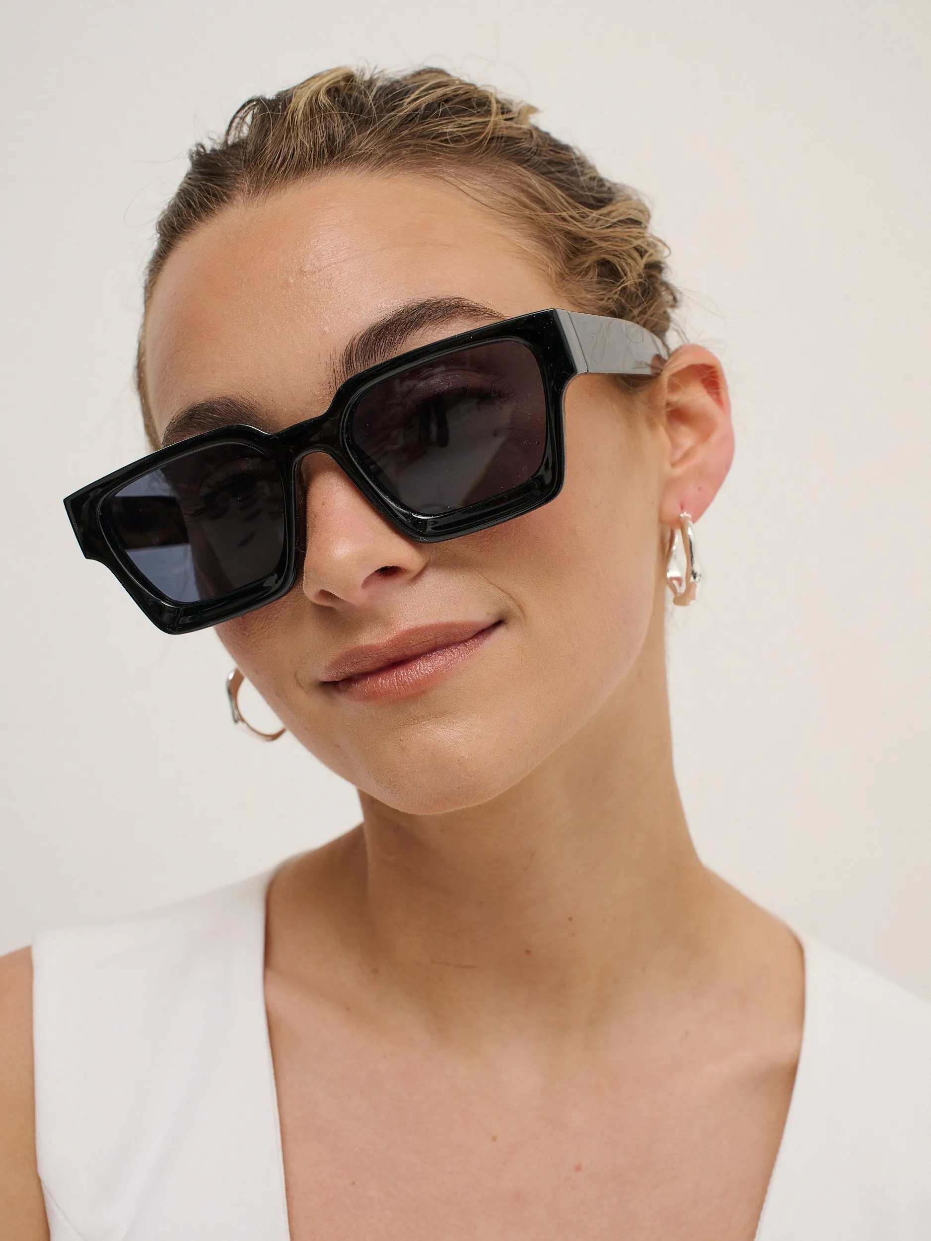 Jury Rectangular Sunglasses in Black