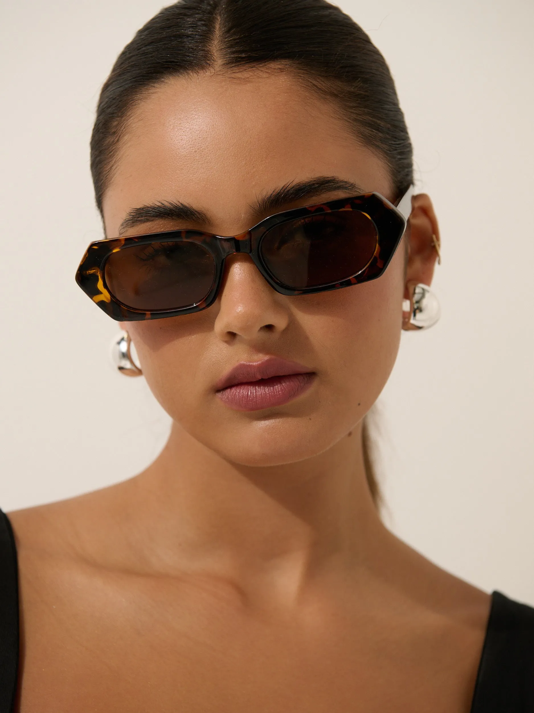 Kaiya Angular Sunglasses in Tort