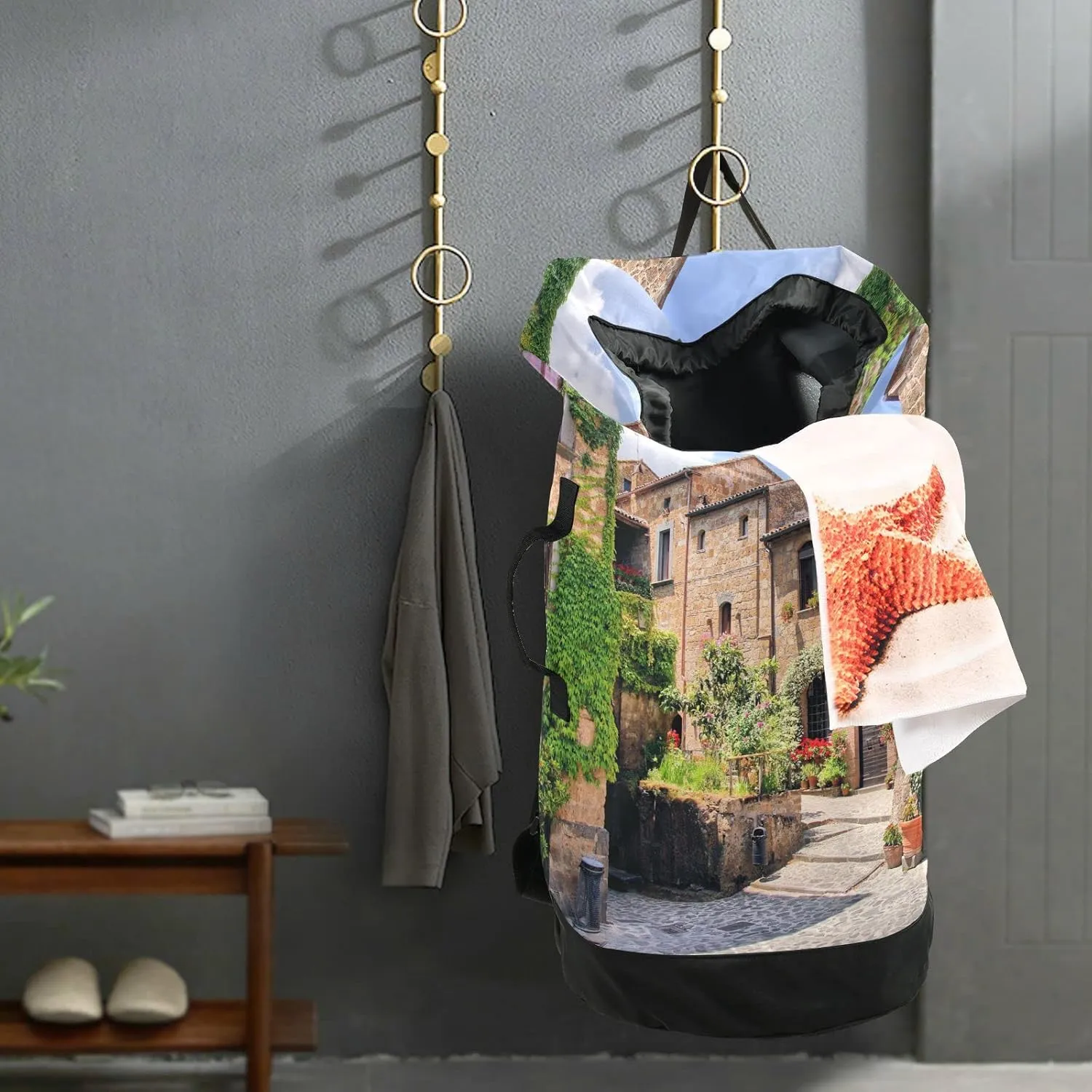Oyihfvs A Picturesque Corner of a Quaint Town in Italy Backpack Laundry Bag, Laundry Backpack with Shoulder Straps, Waterproof Nylon Clothes Hamper Bag for Men Women Yoga Backpack