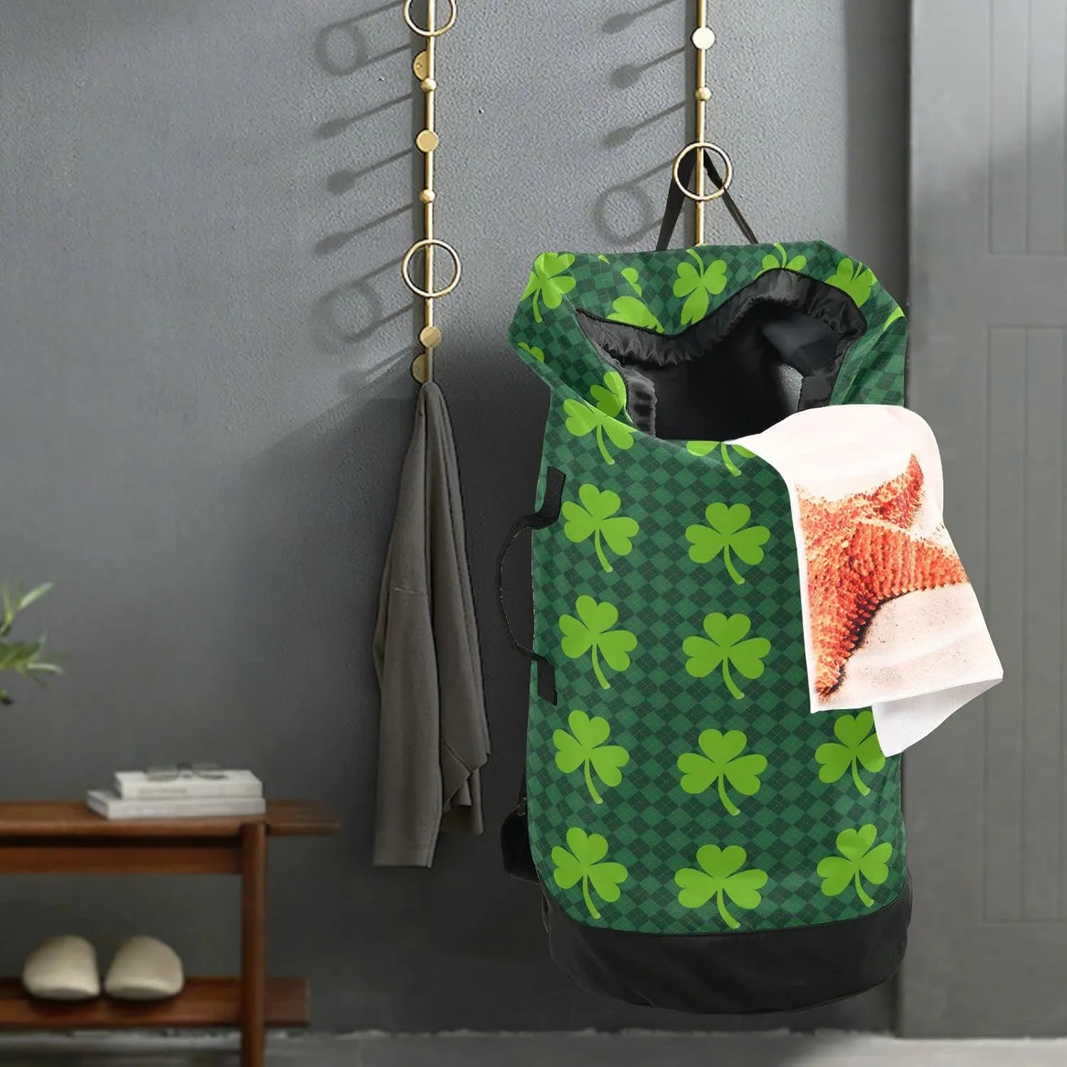 Oyihfvs St Patrick's Day Green Shamrock Clover Lucky on Checker Paid Backpack Laundry Bag, Laundry Backpack with Shoulder Straps, Waterproof Nylon Clothes Hamper Bag for Men Women Yoga Backpack