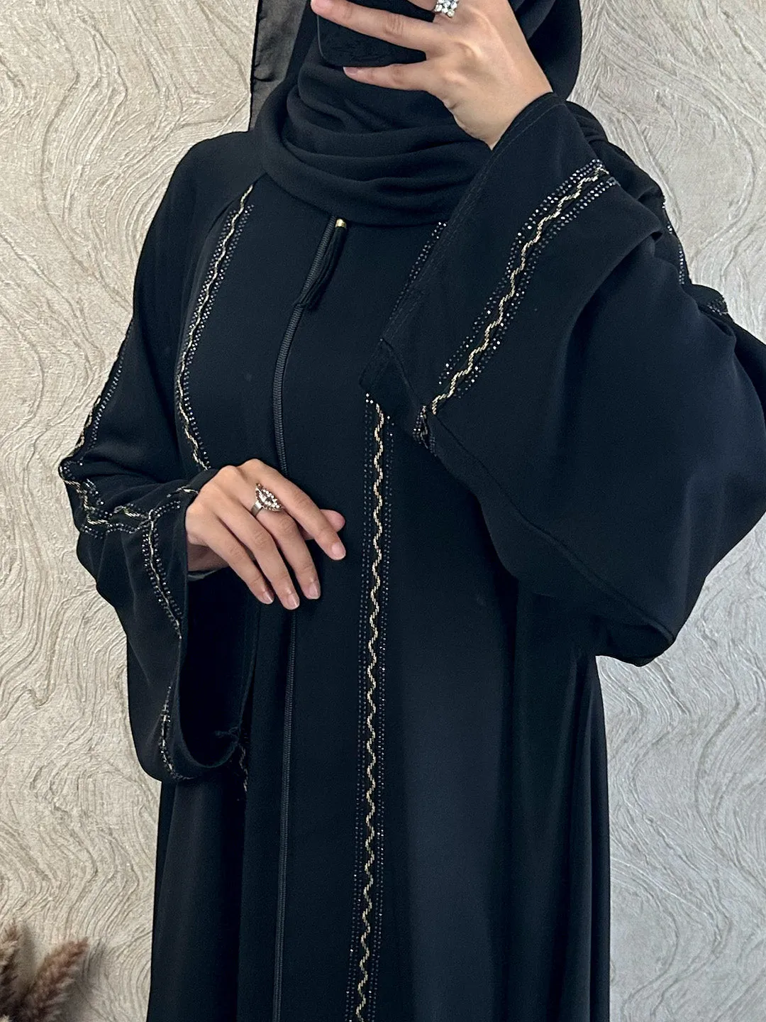Patterned Zip Abaya. | Shop online