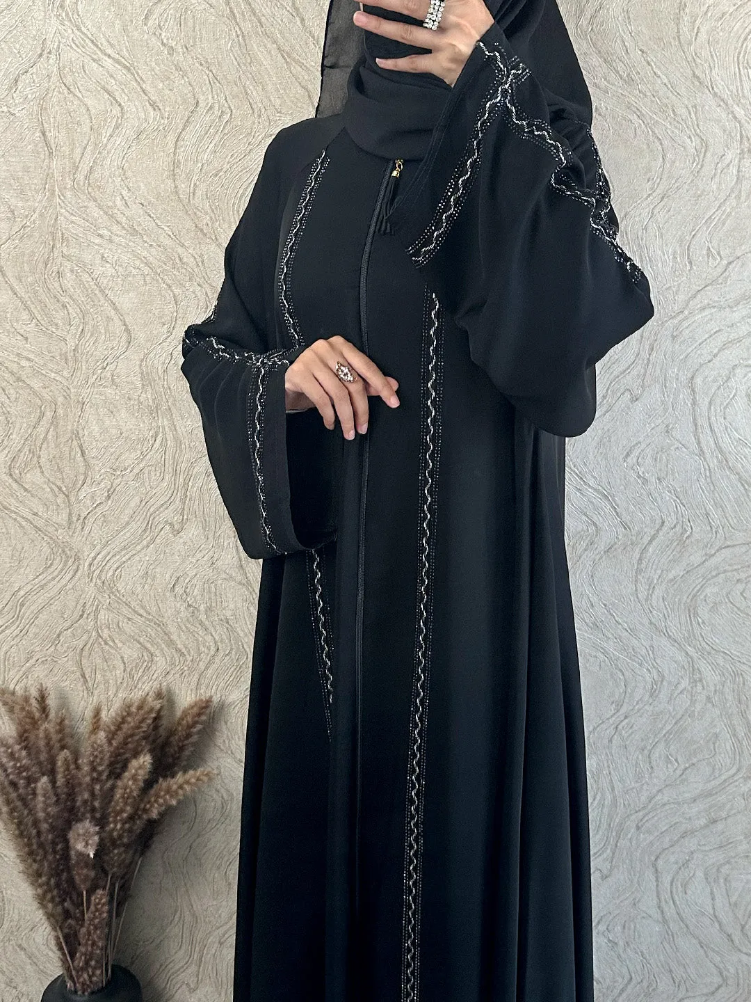 Patterned Zip Abaya. | Shop online