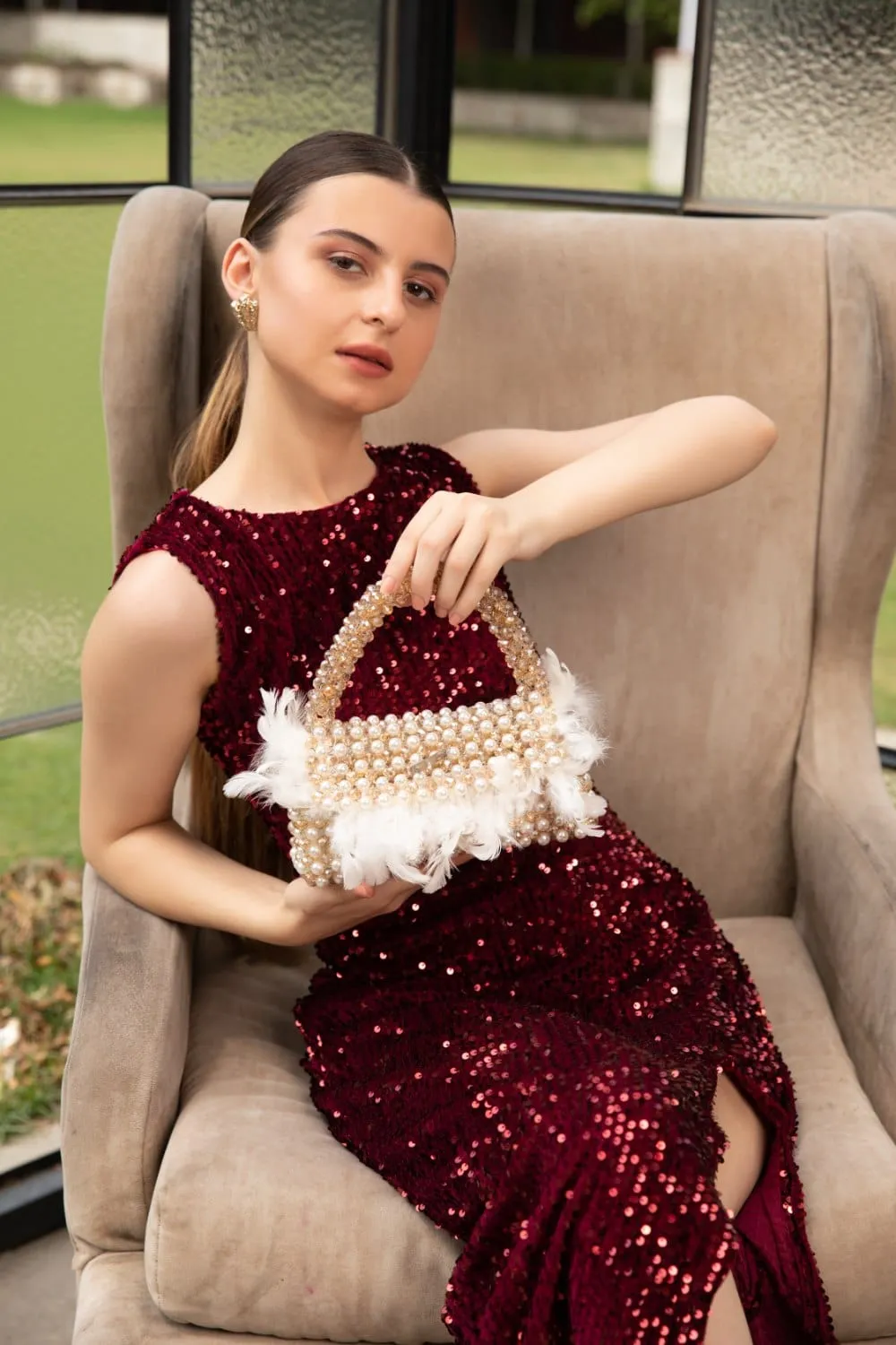 Pearl Beaded Bag Decorated With Feathers