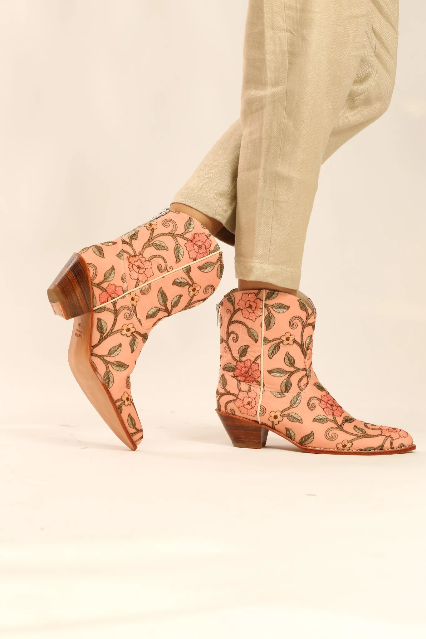 SHORT EMBROIDERED BOOTS URETA