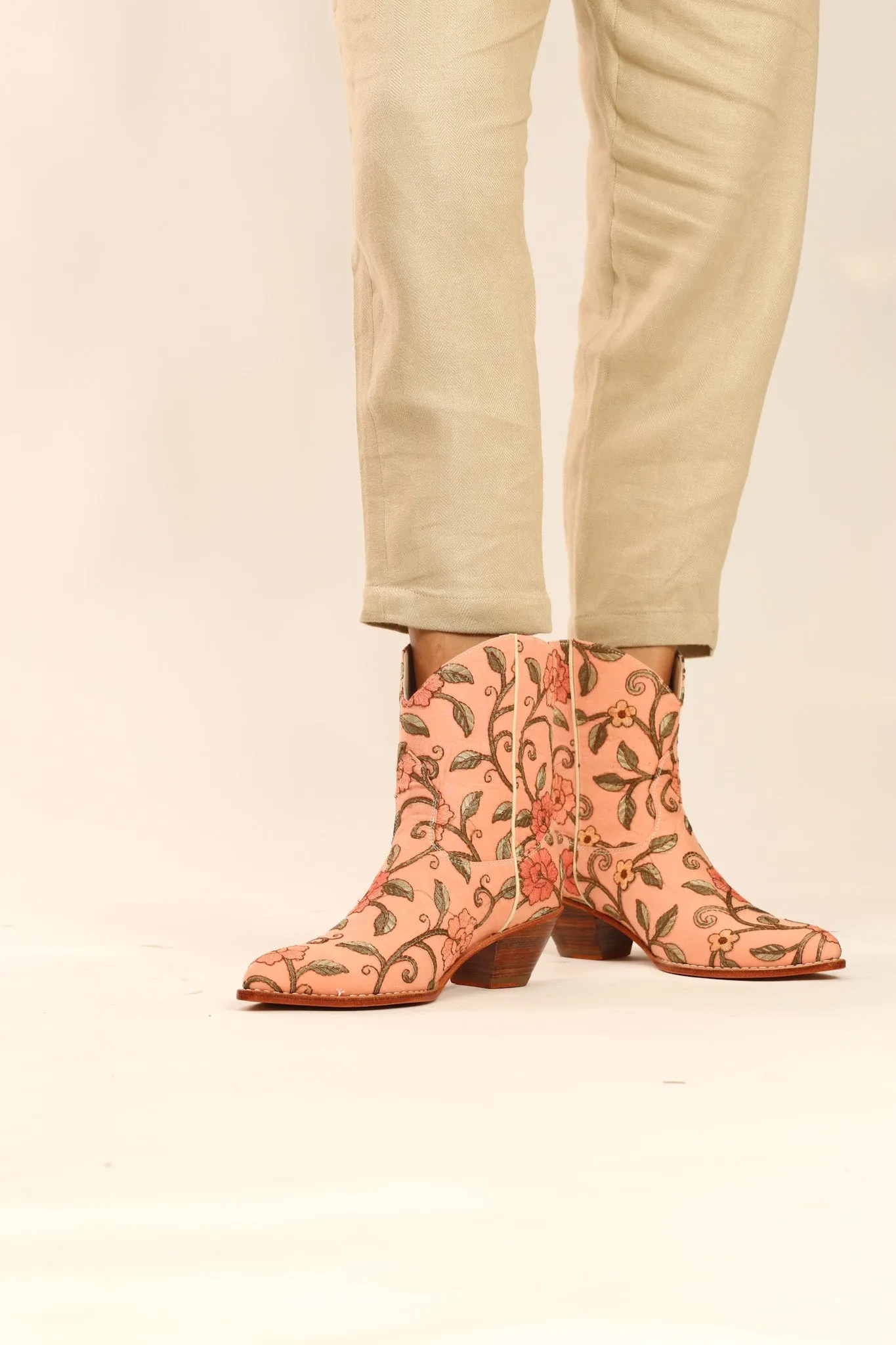 SHORT EMBROIDERED BOOTS URETA
