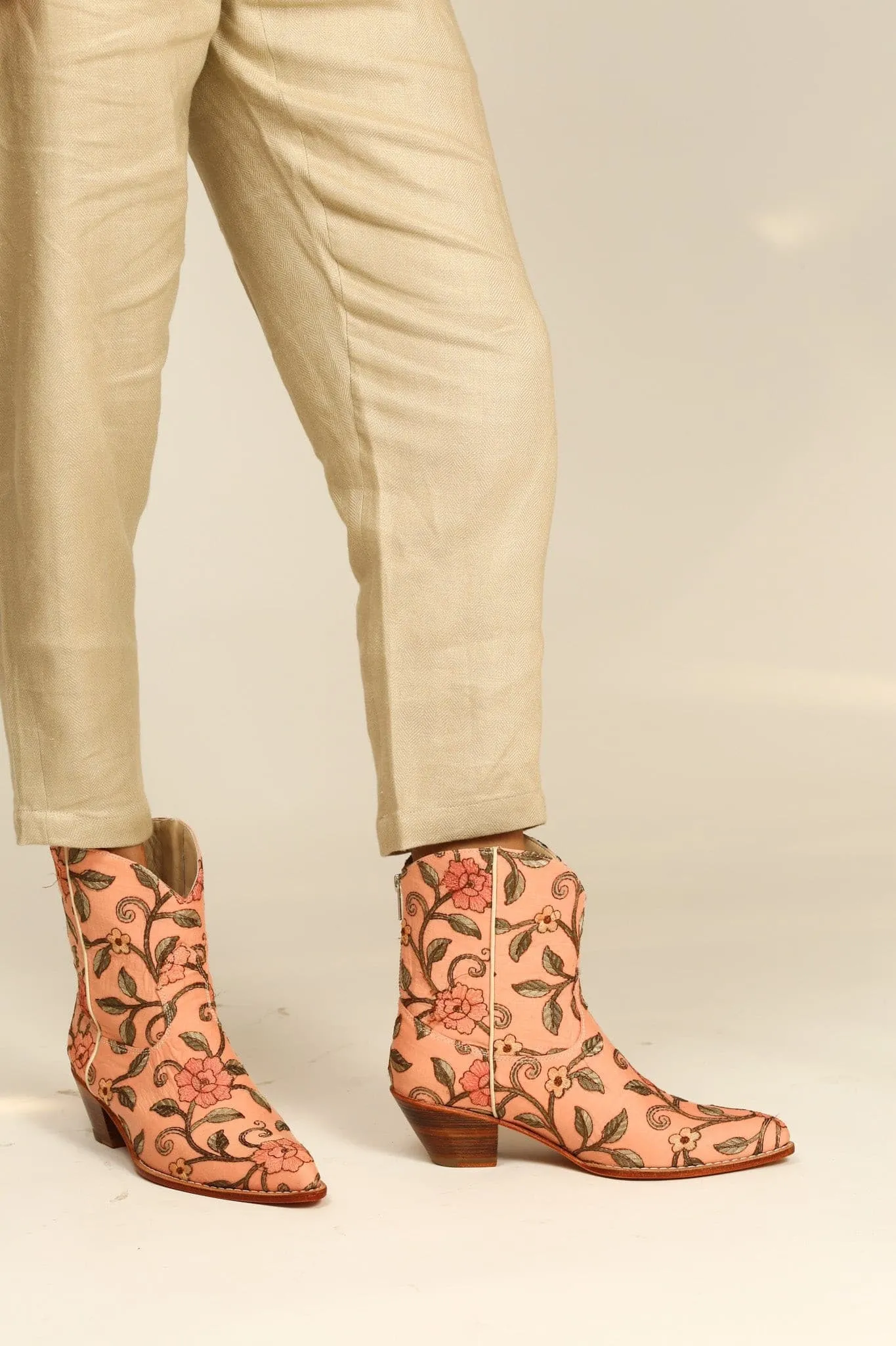 SHORT EMBROIDERED BOOTS URETA