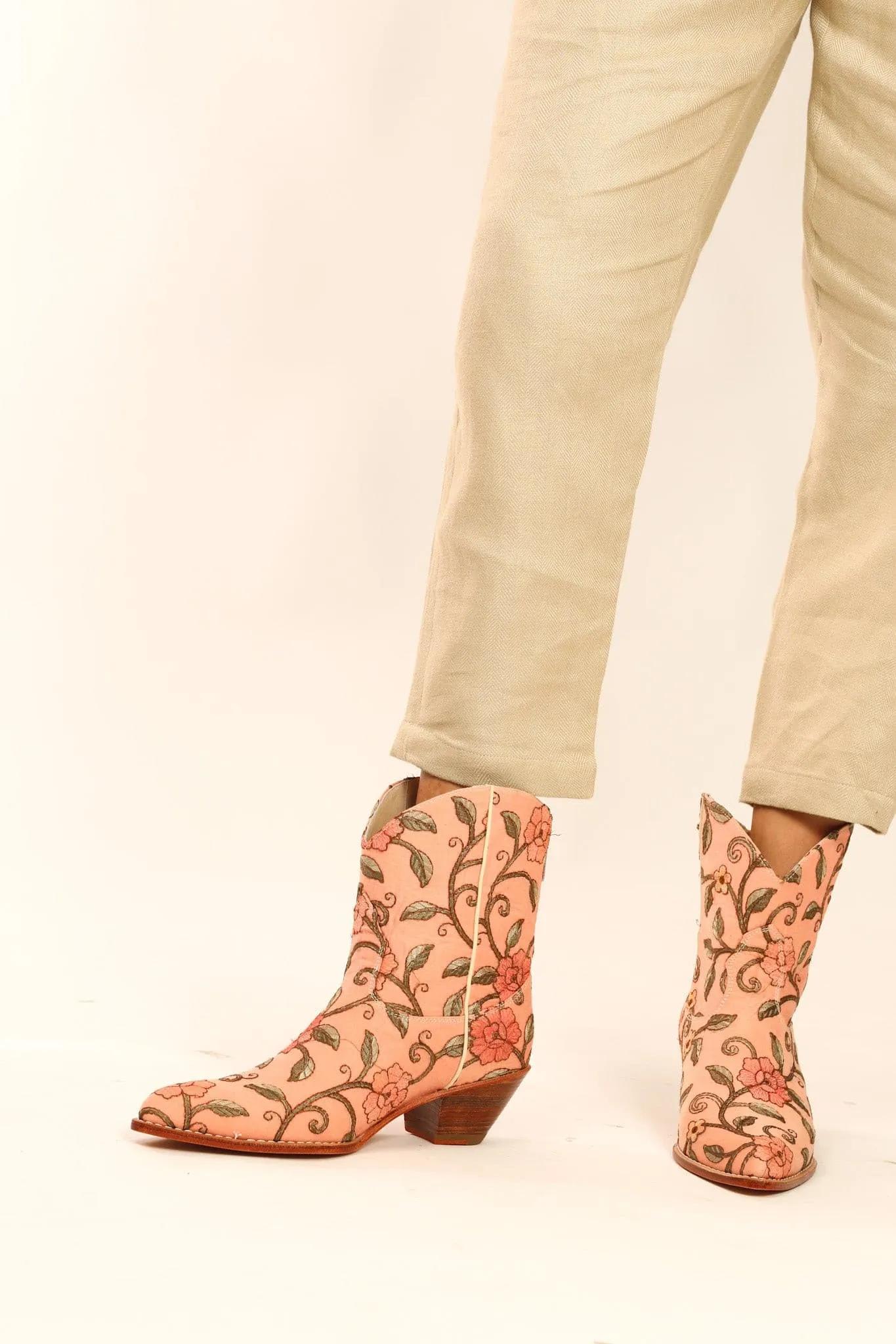 SHORT EMBROIDERED BOOTS URETA