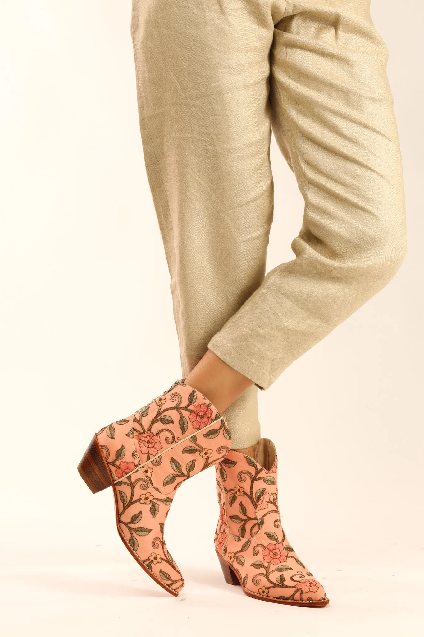 SHORT EMBROIDERED BOOTS URETA