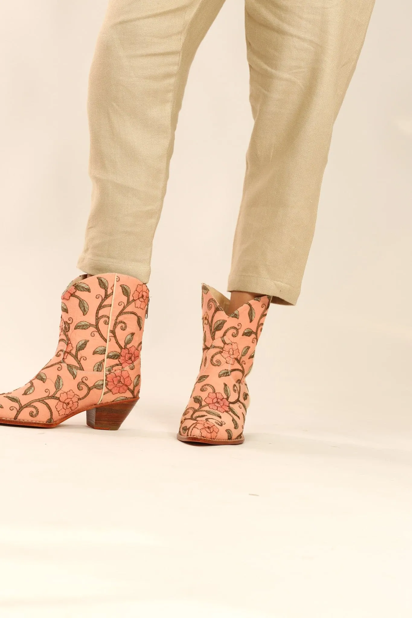 SHORT EMBROIDERED BOOTS URETA