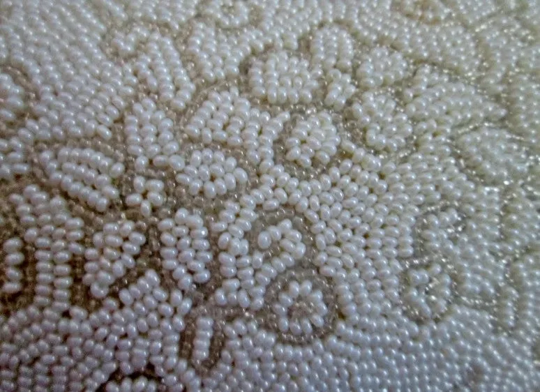Vtg JORELLE BAGS FRANCE WHITE FLORAL BEAD CLASP HANDBAG Purse Clutch WOW!