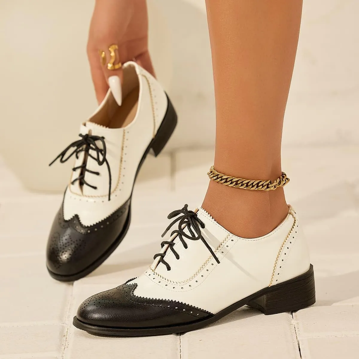 Women's Oxfords Black and White Wingtip Chunky Heeled Patent Leather Vintage Brogue Lace Up Two Tone Saddle Shoes