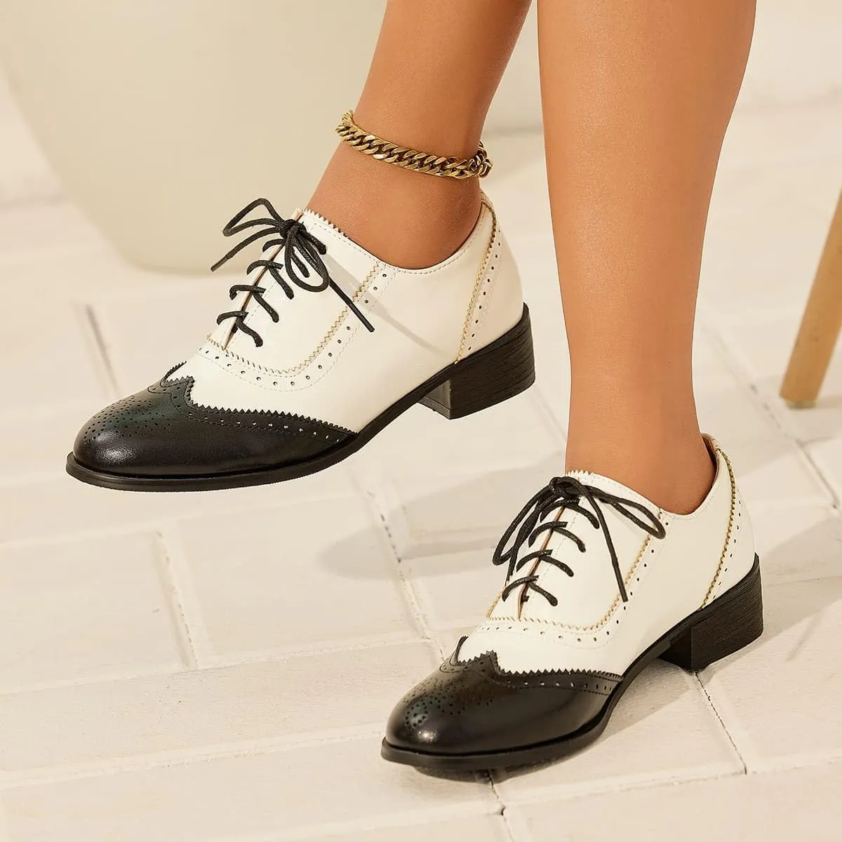 Women's Oxfords Black and White Wingtip Chunky Heeled Patent Leather Vintage Brogue Lace Up Two Tone Saddle Shoes