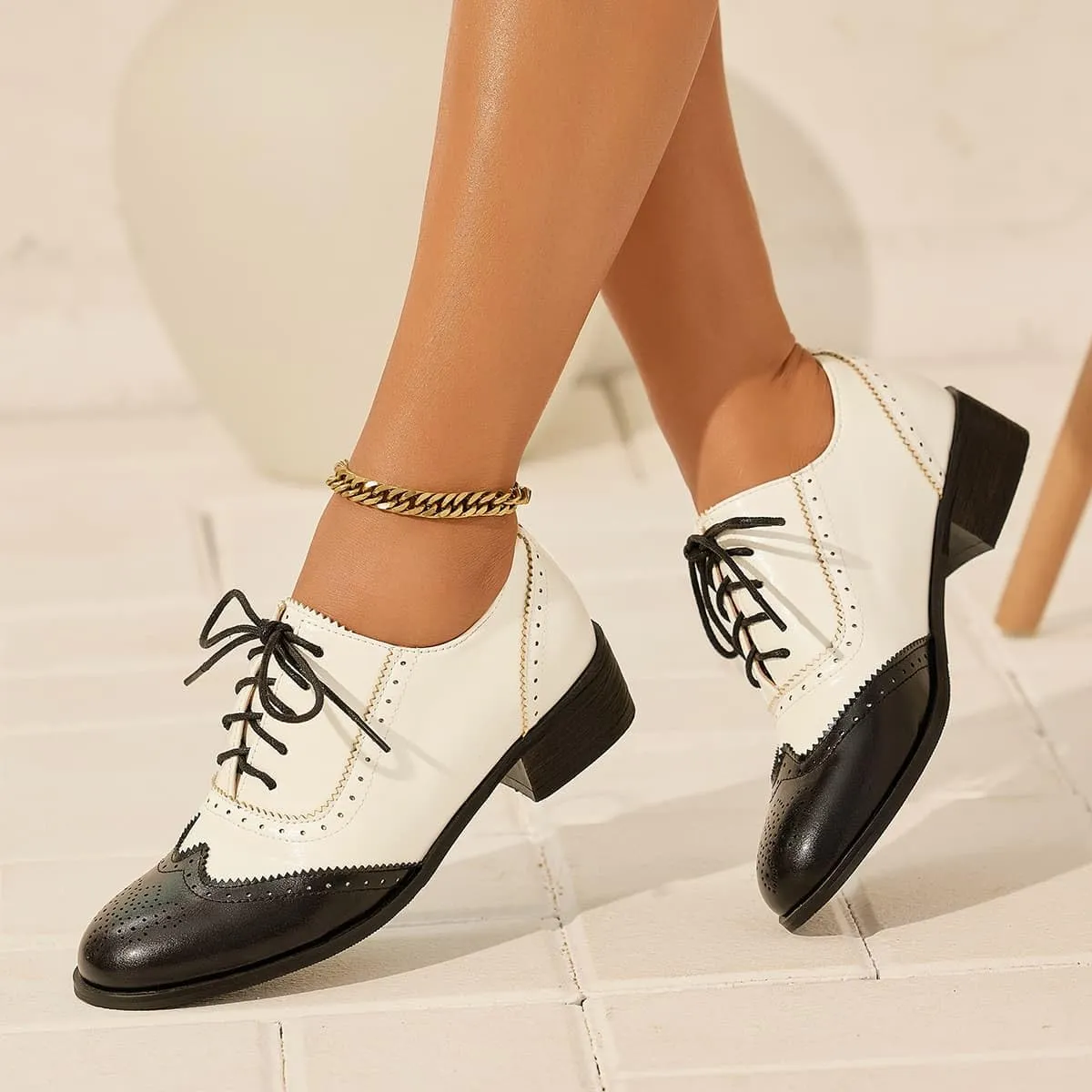 Women's Oxfords Black and White Wingtip Chunky Heeled Patent Leather Vintage Brogue Lace Up Two Tone Saddle Shoes