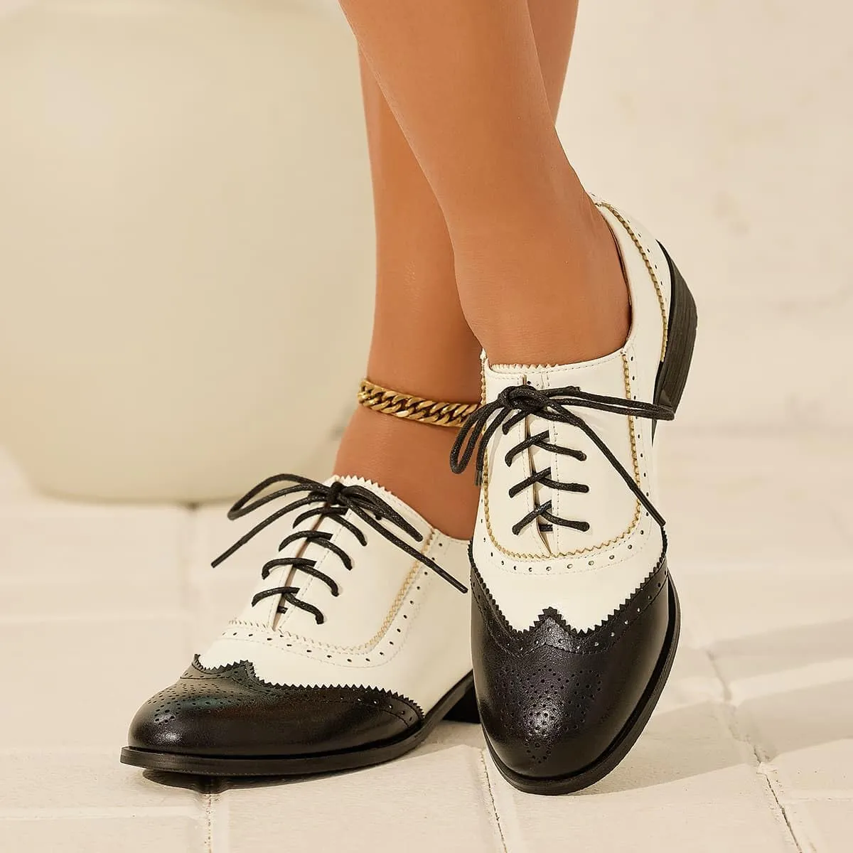 Women's Oxfords Black and White Wingtip Chunky Heeled Patent Leather Vintage Brogue Lace Up Two Tone Saddle Shoes